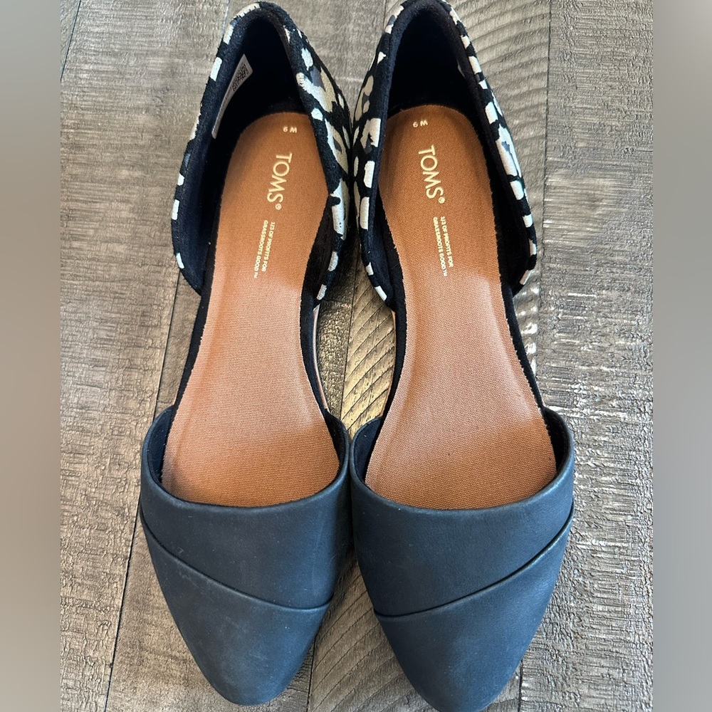 Toms Black Pointed D'Orsay Flats